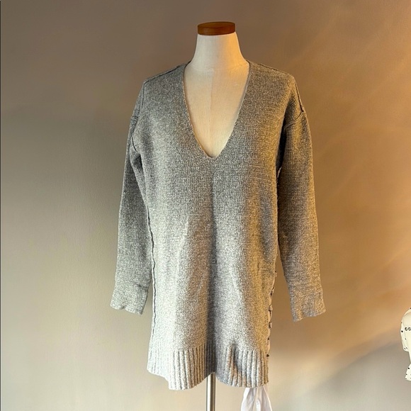 Free People heart it lace up side cozy sweater deep V oversized XS gray - Picture 13 of 15